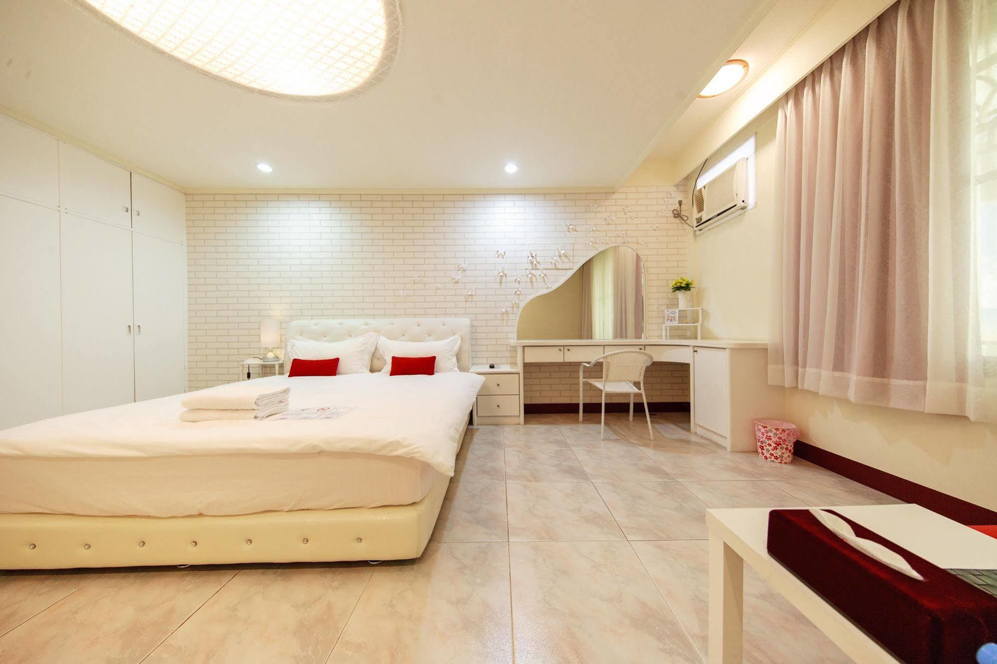 Apartamento Ariyoshi Ya Tainan Exterior foto