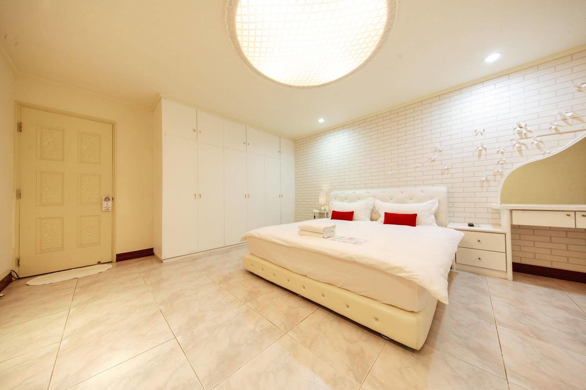 Apartamento Ariyoshi Ya Tainan Exterior foto